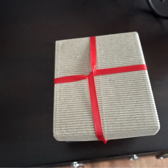 Sleigh Hill Trading Co. Polar Bear Salt & Pepper Shaker Set - Picture 3 of 4